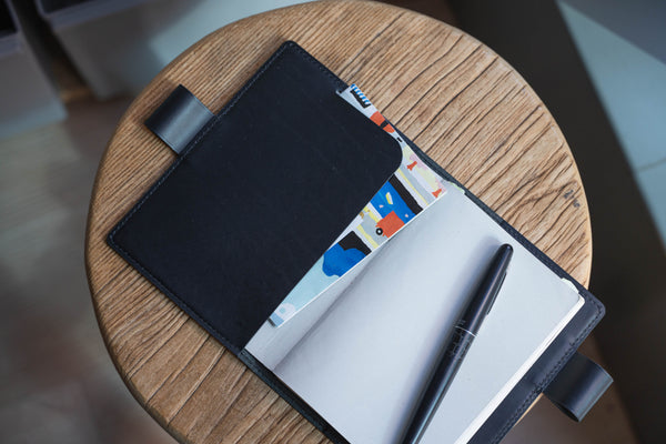 13 COULEURS - Couverture de carnet en cuir Buttero A6/Hobonichi/Midori MD avec passants pour stylos emboîtables