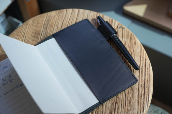 13 COULEURS - Couverture de carnet en cuir Buttero A6/Hobonichi/Midori MD avec passants pour stylos emboîtables