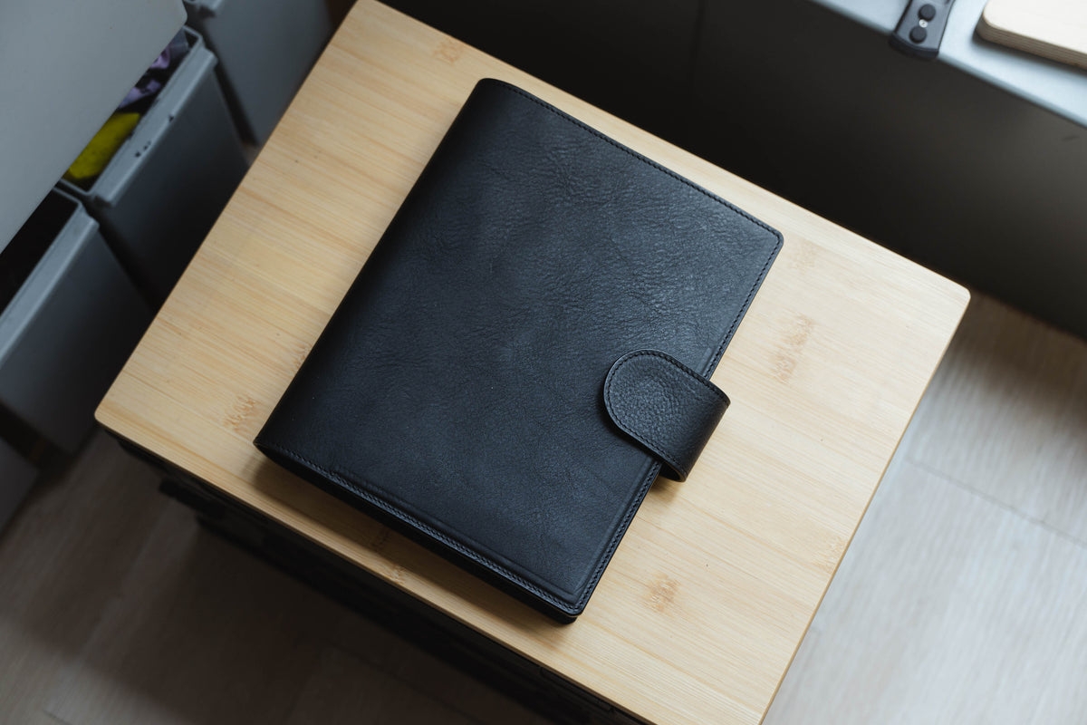 A5 Pebbled Leather Ring Organizer with Krause rings Eternal Leather Goods