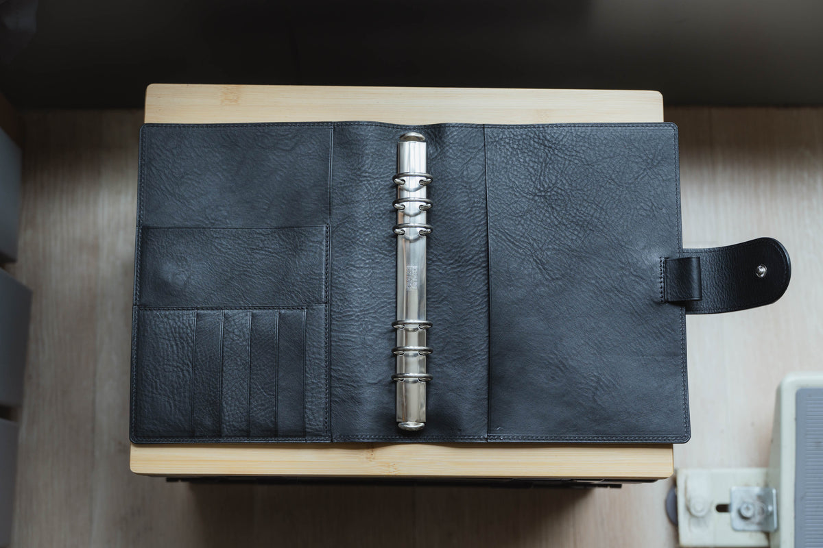 A5 Pebbled Leather Ring Organizer with Krause rings Eternal Leather Goods