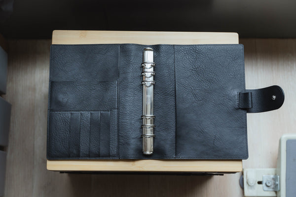 A5 Ring-Organizer aus genarbtem Leder mit Krause-Ringen
