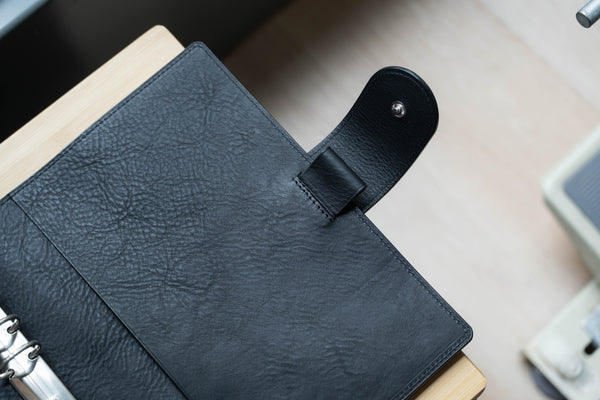 A5 Ring-Organizer aus genarbtem Leder mit Krause-Ringen