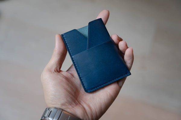 13 COULEURS - Porte-cartes kimono en cuir noir Buttero