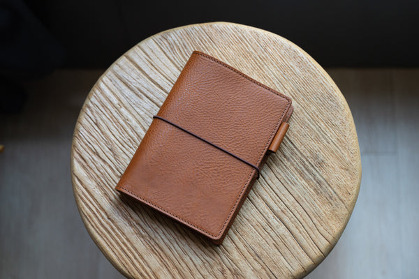 6 COULEURS - Couverture de carnet en cuir grainé naturel avec fermeture élastique A6/Hobonichi/Midori MD