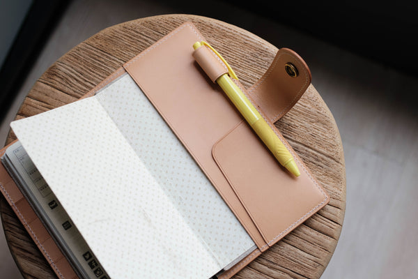 13 COULEURS - Le portefeuille Weeks en cuir Buttero