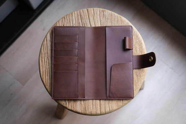 13 COULEURS - Le portefeuille Weeks en cuir Buttero