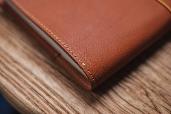 6 COULEURS - Couverture de carnet en cuir grainé avec fermeture élastique A5/Hobonichi/Midori MD orange-marron