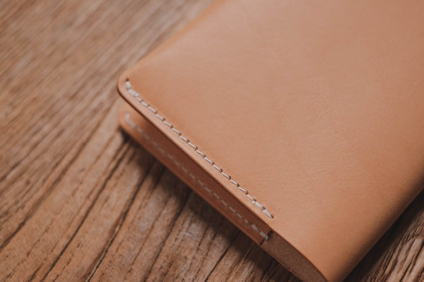 Couverture en cuir Hobonichi Weeks (MEGA) minimaliste et naturelle