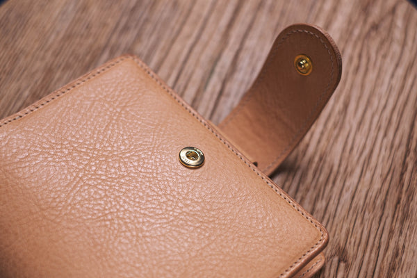 Ring-Organizer aus genarbtem Leder mit Tasche