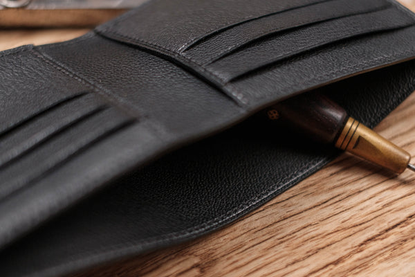 Portefeuille à deux volets en cuir de chèvre noir à 6 compartiments