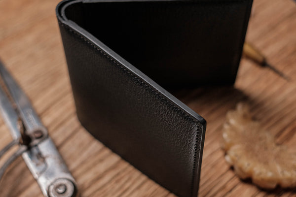 Portefeuille à deux volets en cuir de chèvre noir à 6 compartiments
