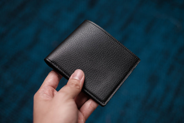 Portefeuille à deux volets en cuir de chèvre noir à 6 compartiments