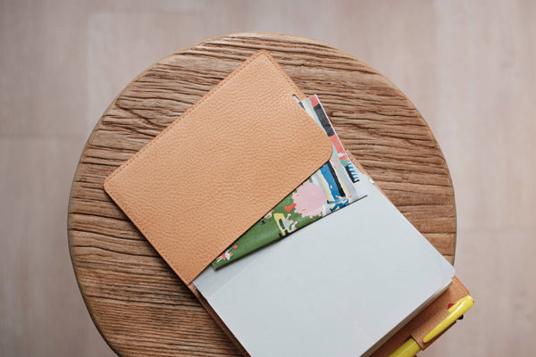 Notizbuchhülle aus genarbtem Leder mit Druckknopfverschluss für A6/Hobonichi/Midori MD