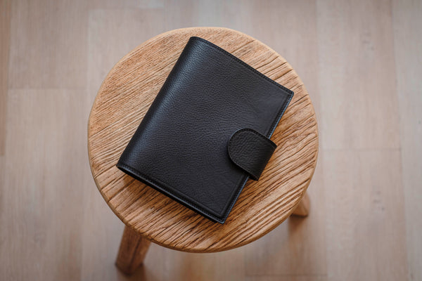 Organiseur de bagues personnel « Big Back Pocket » en cuir grainé avec anneaux Krause