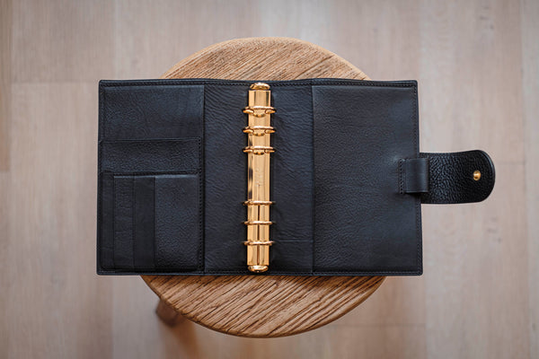 Organiseur de bagues personnel « Big Back Pocket » en cuir grainé avec anneaux Krause