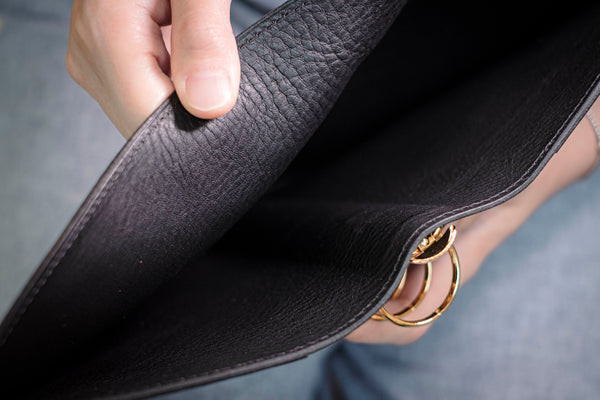 Organiseur de bagues personnel « Big Back Pocket » en cuir grainé avec anneaux Krause