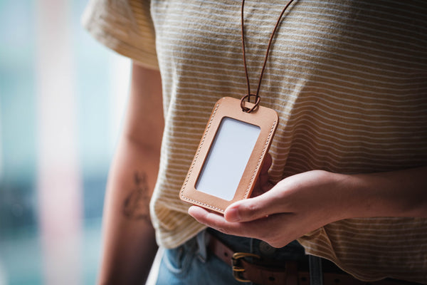 Porte-carte d'identité en cuir naturel (grand)
