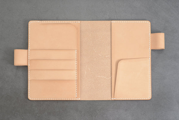 Couverture de carnet en cuir naturel A6/Hobonichi/Midori MD avec pochettes pour cartes et passants pour stylos emboîtables