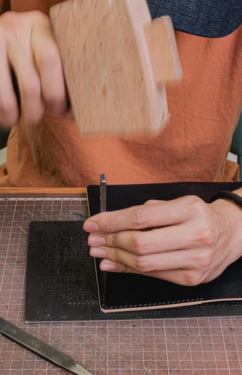 Making a handmade leather Hobonichi Weeks Planner Cover (Timelapse) - Eternal Leather Goods