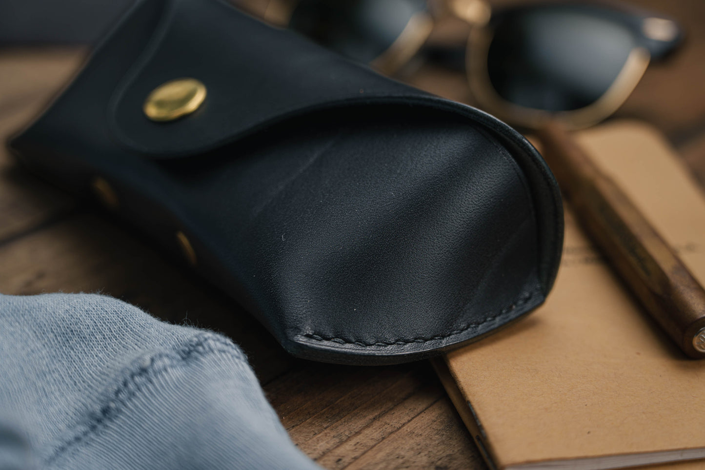 13 COULEURS - Étui à lunettes et lunettes en cuir Buttero