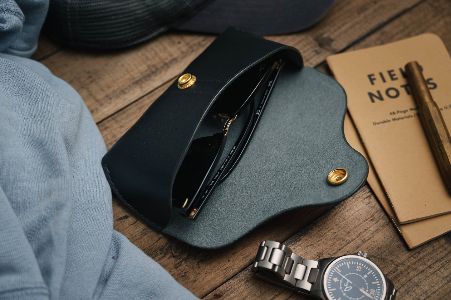 13 COULEURS - Étui à lunettes et lunettes en cuir Buttero