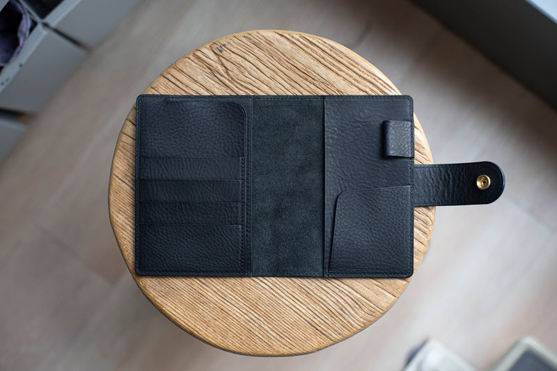 6 FARBEN - A6/Hobonichi/Midori MD Notizbuchhülle aus genarbtem Leder mit Druckknopfverschluss und Kartenfächern