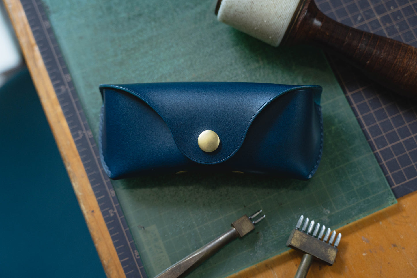13 COULEURS - Étui à lunettes et lunettes en cuir Buttero
