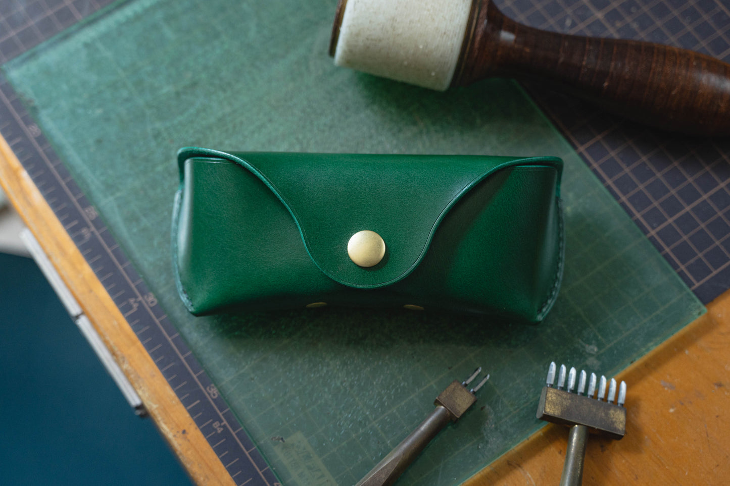 13 COULEURS - Étui à lunettes et lunettes en cuir Buttero