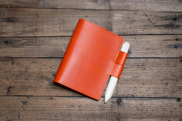 13 COULEURS - Couverture de carnet en cuir Buttero A6/Hobonichi/Midori MD avec passants pour stylos emboîtables