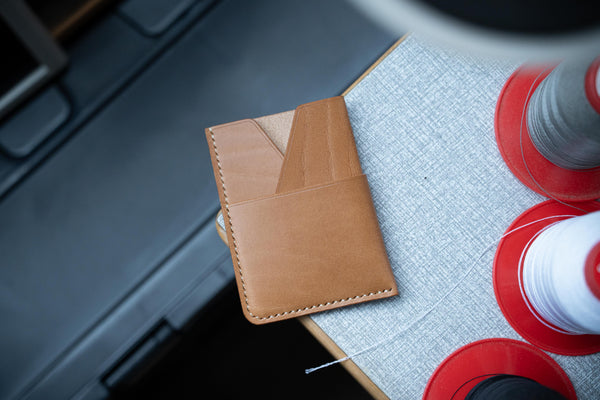 13 FARBEN - Schwarzes Buttero Leder Kimono Kartenetui 