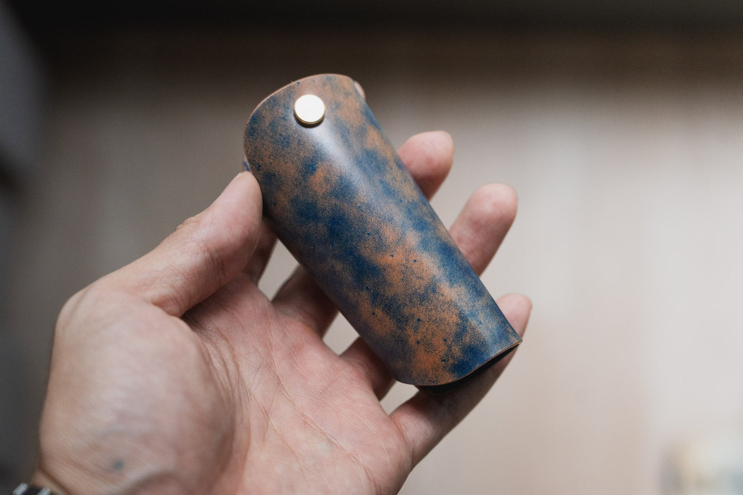 7 FARBEN - Marineblaues Schlüsseletui aus Shell Cordovan-Leder