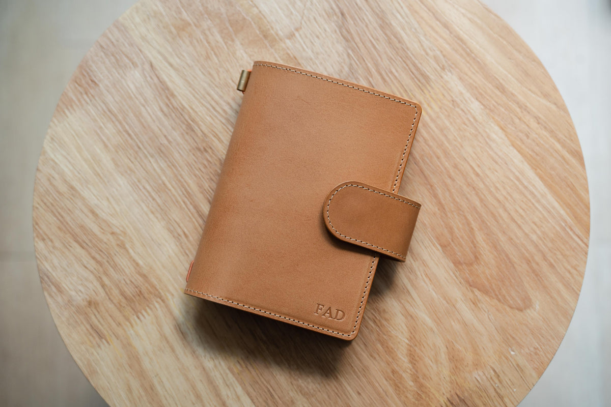 Buttero Leder Trifold Traveler's Notebook Cover (Keine Einlagen enthalten)