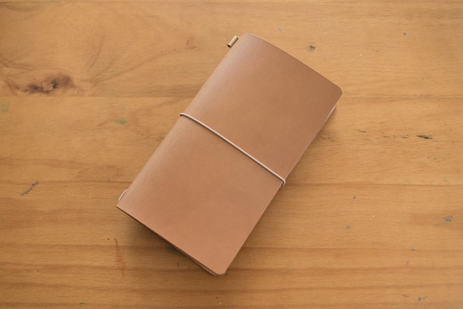 Caramel Buttero Leather Traveler's Notebook Cover with khaki elastic