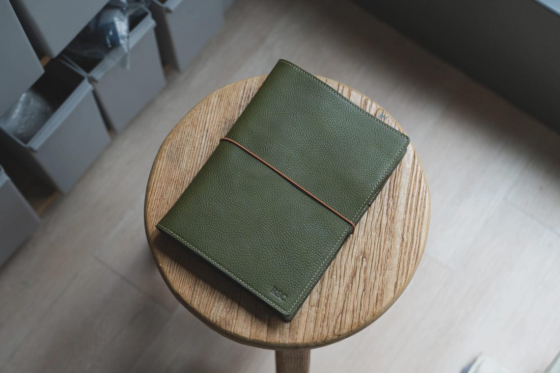 A5/Hobonichi/Midori MD Elastic Closure Pebbled Leather Notebook Cover