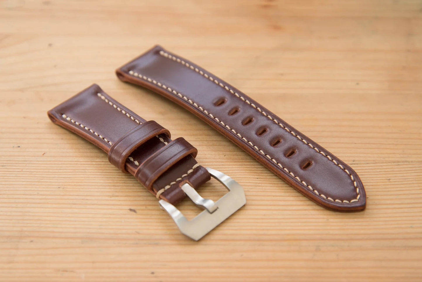 Bracelet fuselé standard en cuir Cordovan vert olive pour Panerai (22, 24 ou 26 mm)