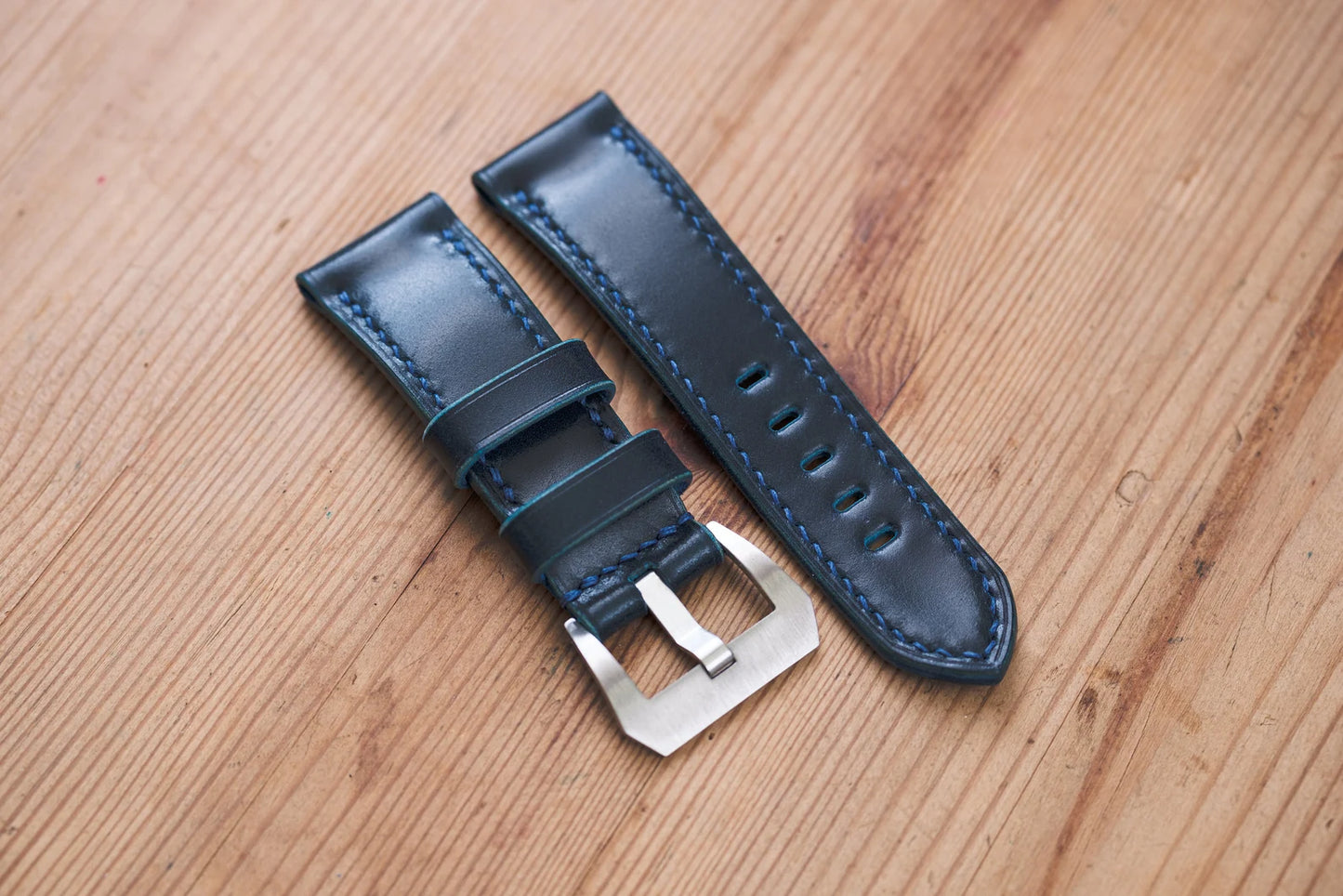 Bracelet fuselé standard en cuir Cordovan vert olive pour Panerai (22, 24 ou 26 mm)