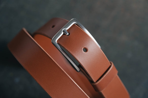 Vegetable-tanned Leather SS Buckle Dress Belt - Detail - Close up for Stainless steel buckle, leather keeper and round belt holes