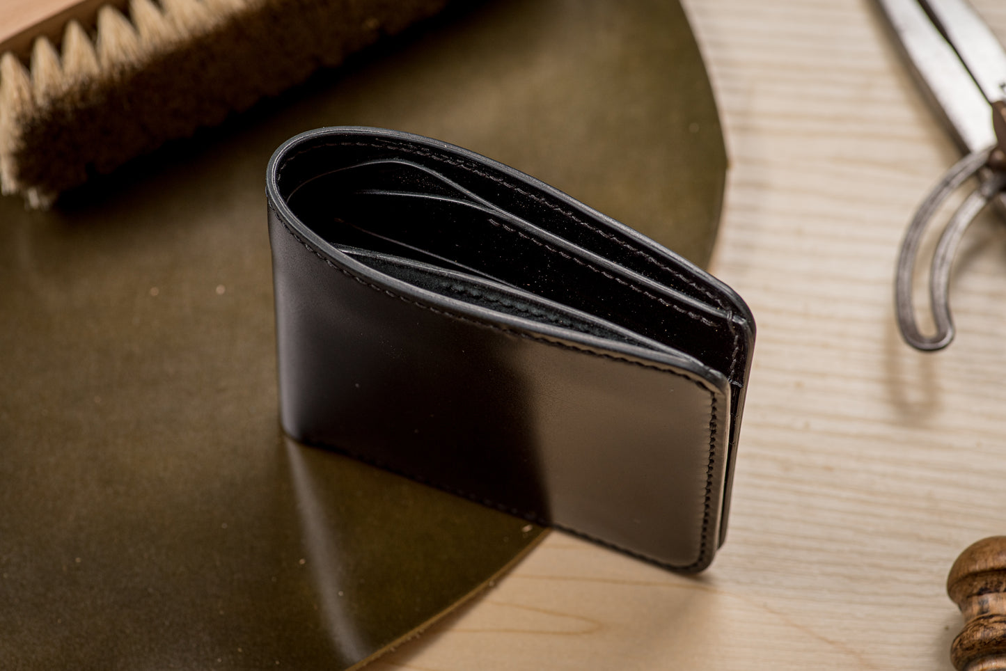 Portefeuille à 6 compartiments en cuir Cordovan noir personnalisable
