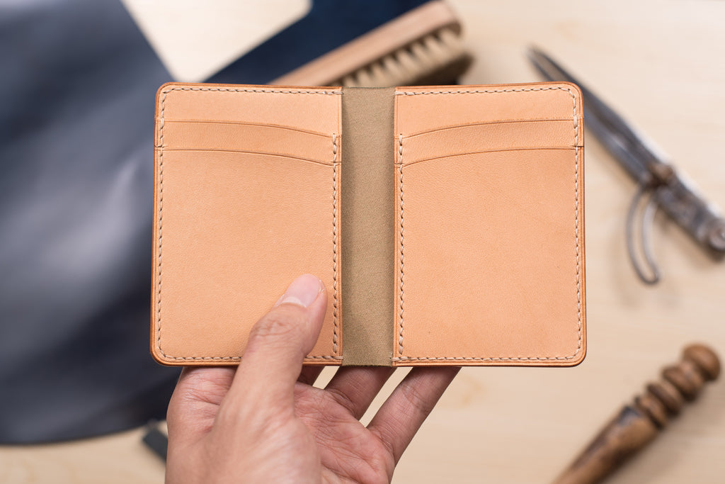 The Caribou, vertical leather mini card wallet