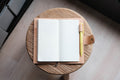13 COULEURS - Le portefeuille Weeks en cuir Buttero