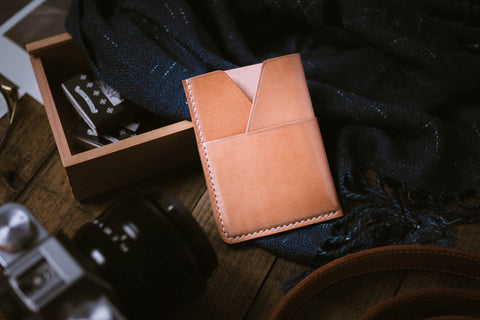 Veg tan leather card holder with kimono lining – natthakur