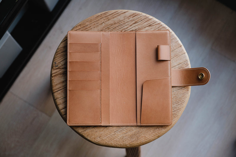 13 COULEURS - Le portefeuille Weeks en cuir Buttero