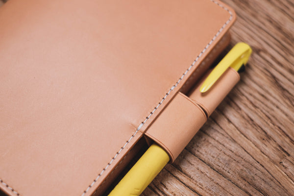 A6/Hobonichi/Midori MD Natural Leather Notebook Cover with interlocking pen loops