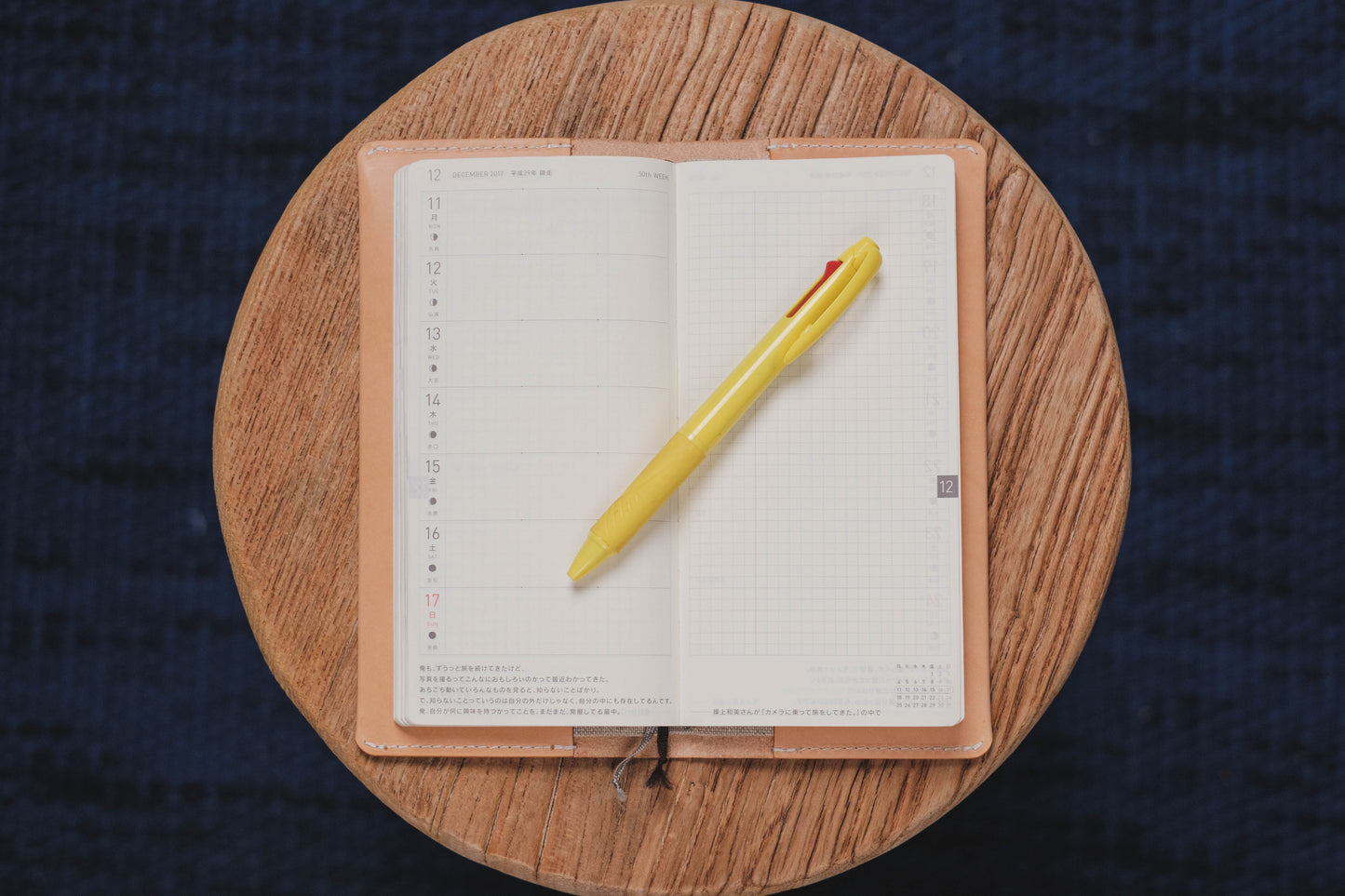 Natürlicher minimalistischer Hobonichi Weeks (MEGA) Lederbezug