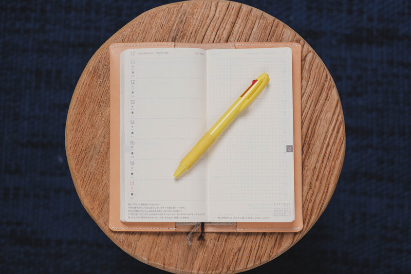 Couverture en cuir Hobonichi Weeks (MEGA) minimaliste et naturelle