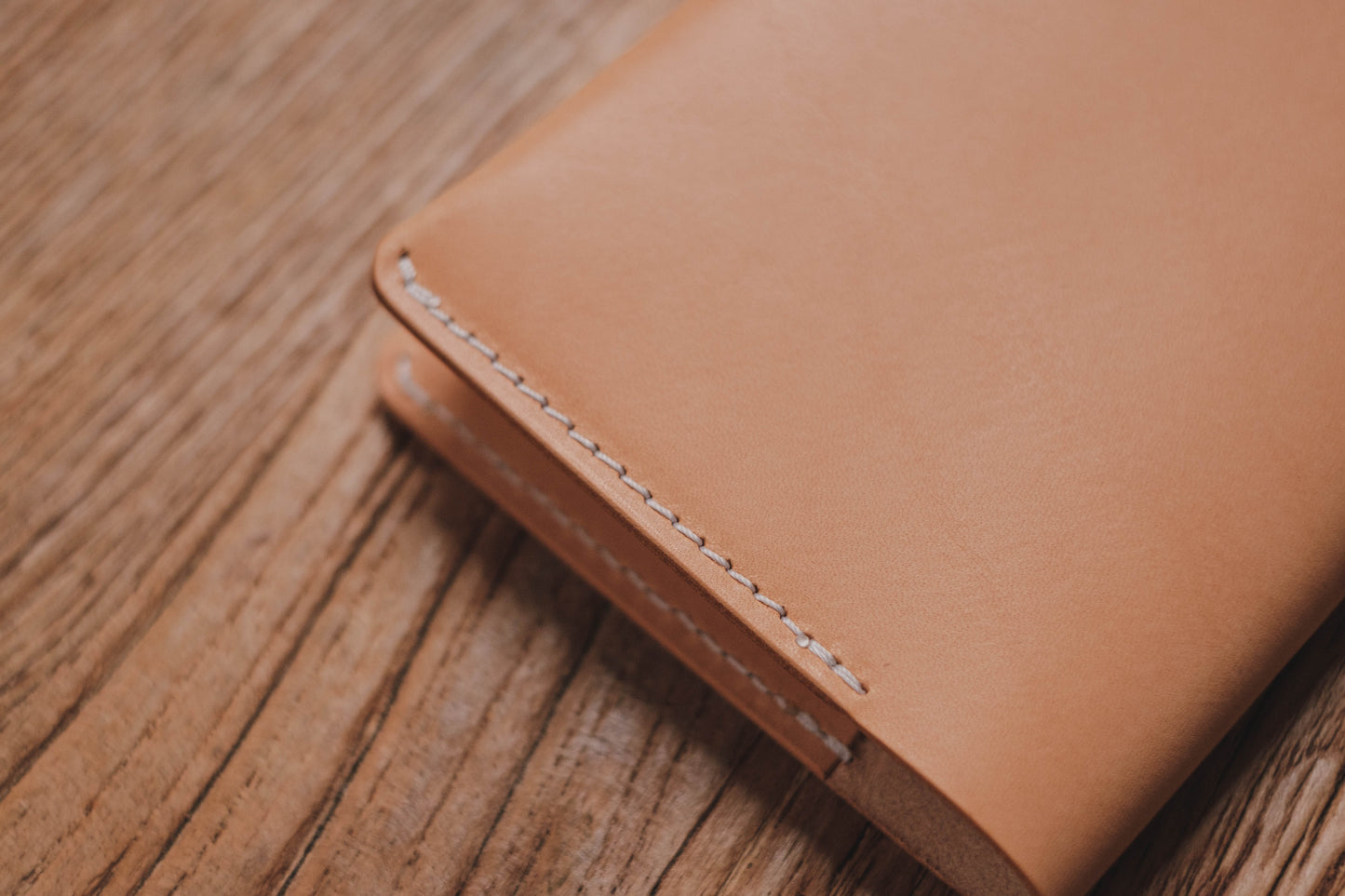 Natürlicher minimalistischer Hobonichi Weeks (MEGA) Lederbezug