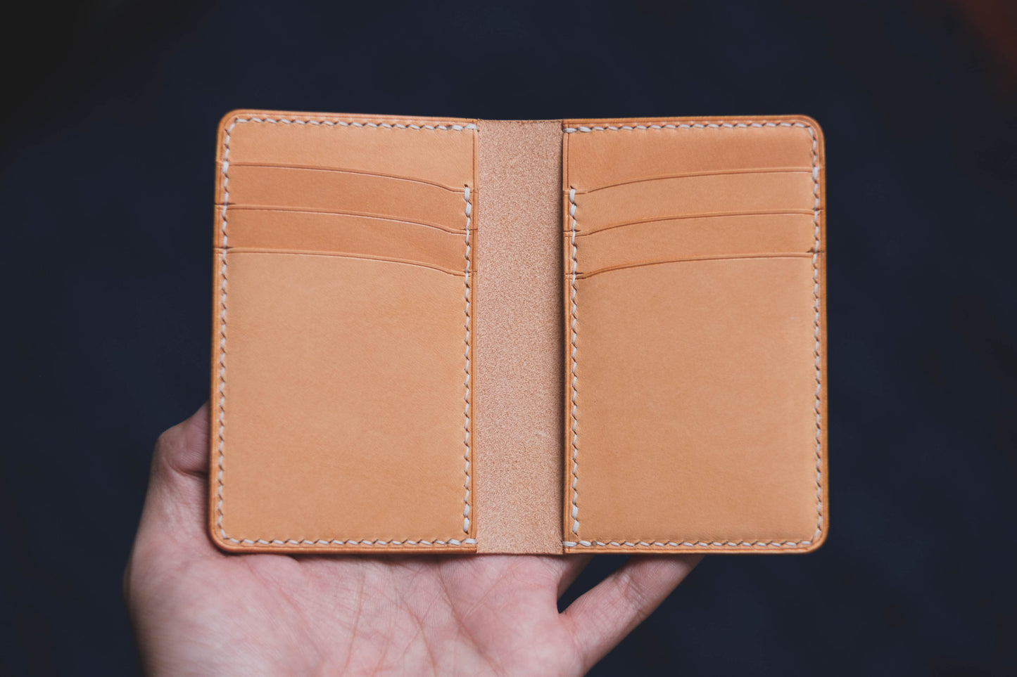 Portefeuille vertical en cuir naturel