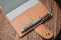 6 FARBEN - A6/Hobonichi/Midori MD Notizbuchhülle aus genarbtem Leder mit Druckknopfverschluss und Kartenfächern