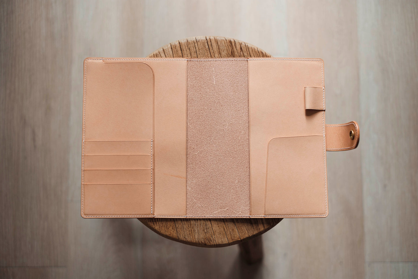 Couverture de carnet A5/Hobonichi/Midori MD en cuir naturel avec fermeture à pression et emplacements pour cartes