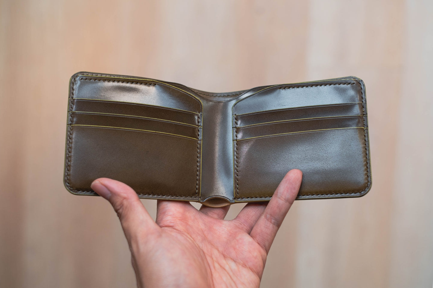 Portefeuille à 6 compartiments en cuir Cordovan bordeaux personnalisable